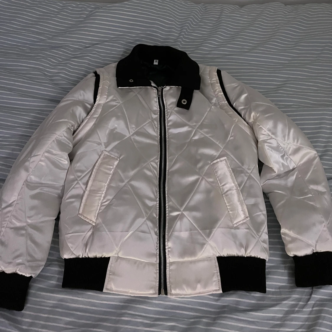 Vit bomberjacka 
