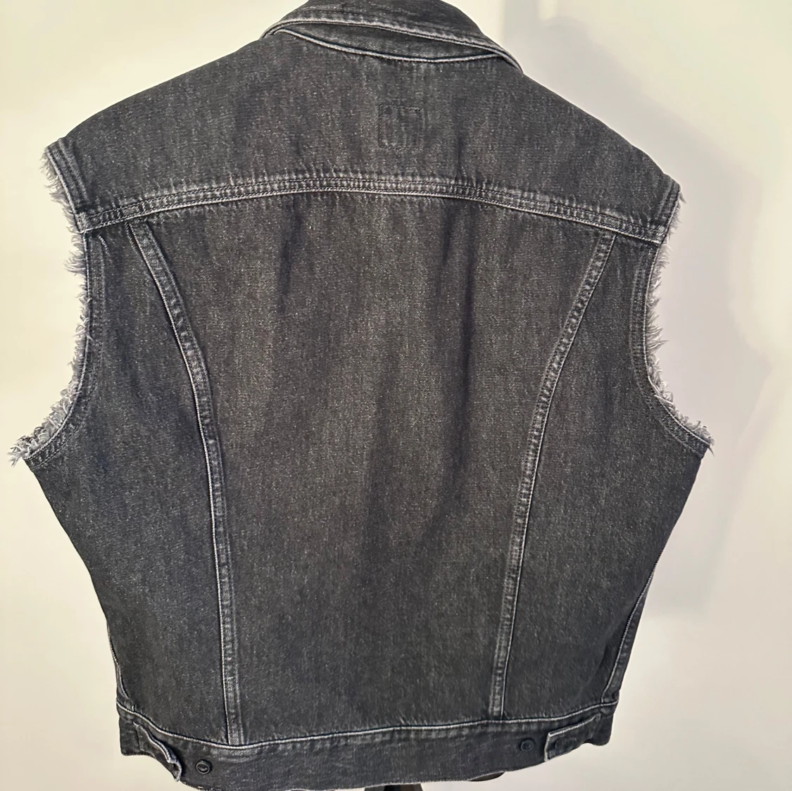 Grå jeansväst från Lee - 90