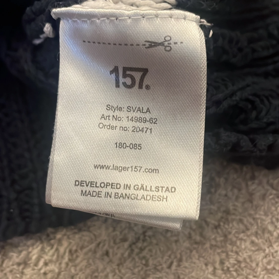 Mörkblå och vit randig stickad tröja från 157 - 92