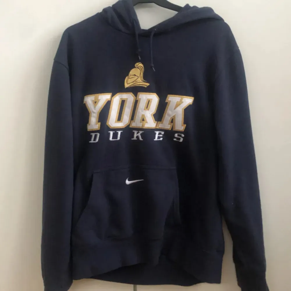 Snygg sällsynt Nike vintage hoodie i storlek S. . Tröjor & Koftor.