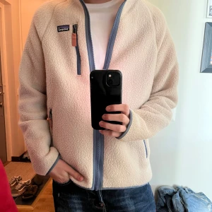 Patagonia fleece - Intressekoll på patagonia fleece. Är i nyskick och snygg till hösten🙏