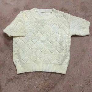 Stickad tröja - Aldrig använd 