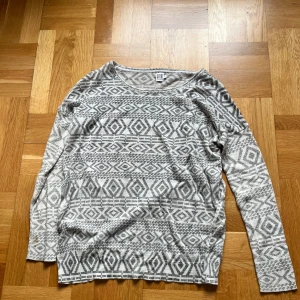 Fin tröja från Saint Tropez - Jättefin tröja från Saint Tropez i jättefint skick 