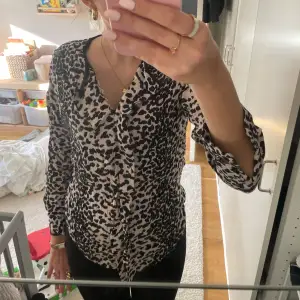 Jätte fin leopard blus från InWear🥰