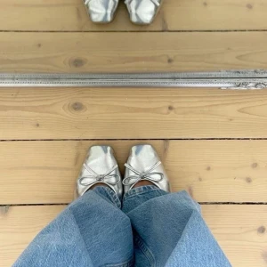 Silvriga ballerinaskor - Från Caror Wester! Använda Max 2 gånger 🥰