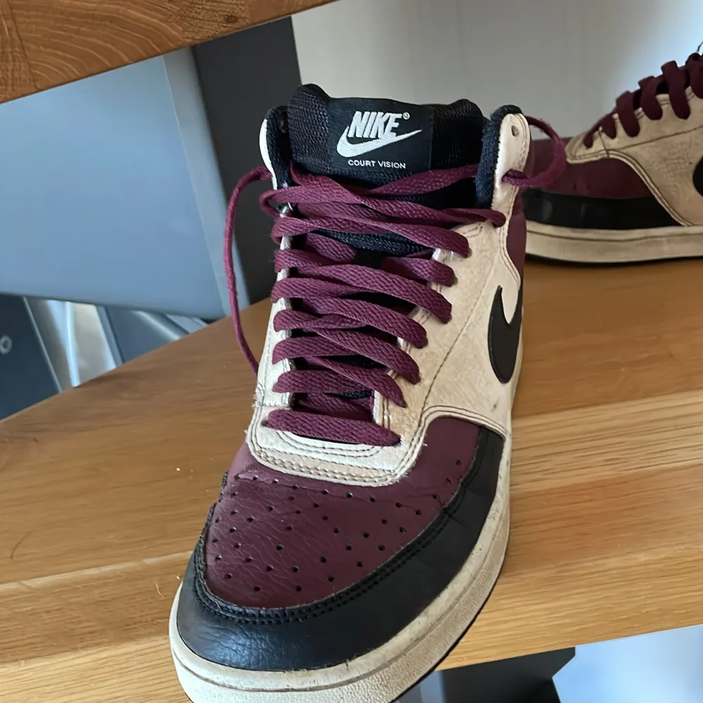 Nike skor  Storlek 40 Vinröda. Skor.