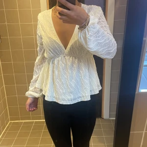FIN BLUS! - Min blus, använt en gång! Inga defekter.