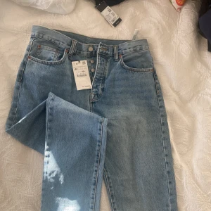 Jeans Zara 34/34 stl 44 nya - Jeans stl 44, 34/34, Zara, modell Straight fit. Nyskick