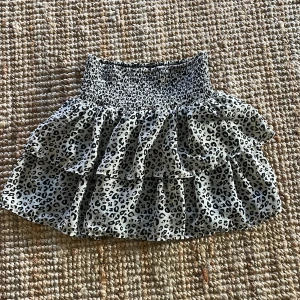 Leopard kjol 🐆 - 146-152, Lindex, lappen där bak är borta men kommer ihåg storleken❤️