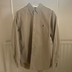 Ralph Lauren Skjorta  - Beige Ralph Lauren skjorta i storlek L Skick 10/10