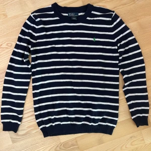 Randig Ralph Lauren tröja - Jättesnygg Ralp Lauren stickad tröja