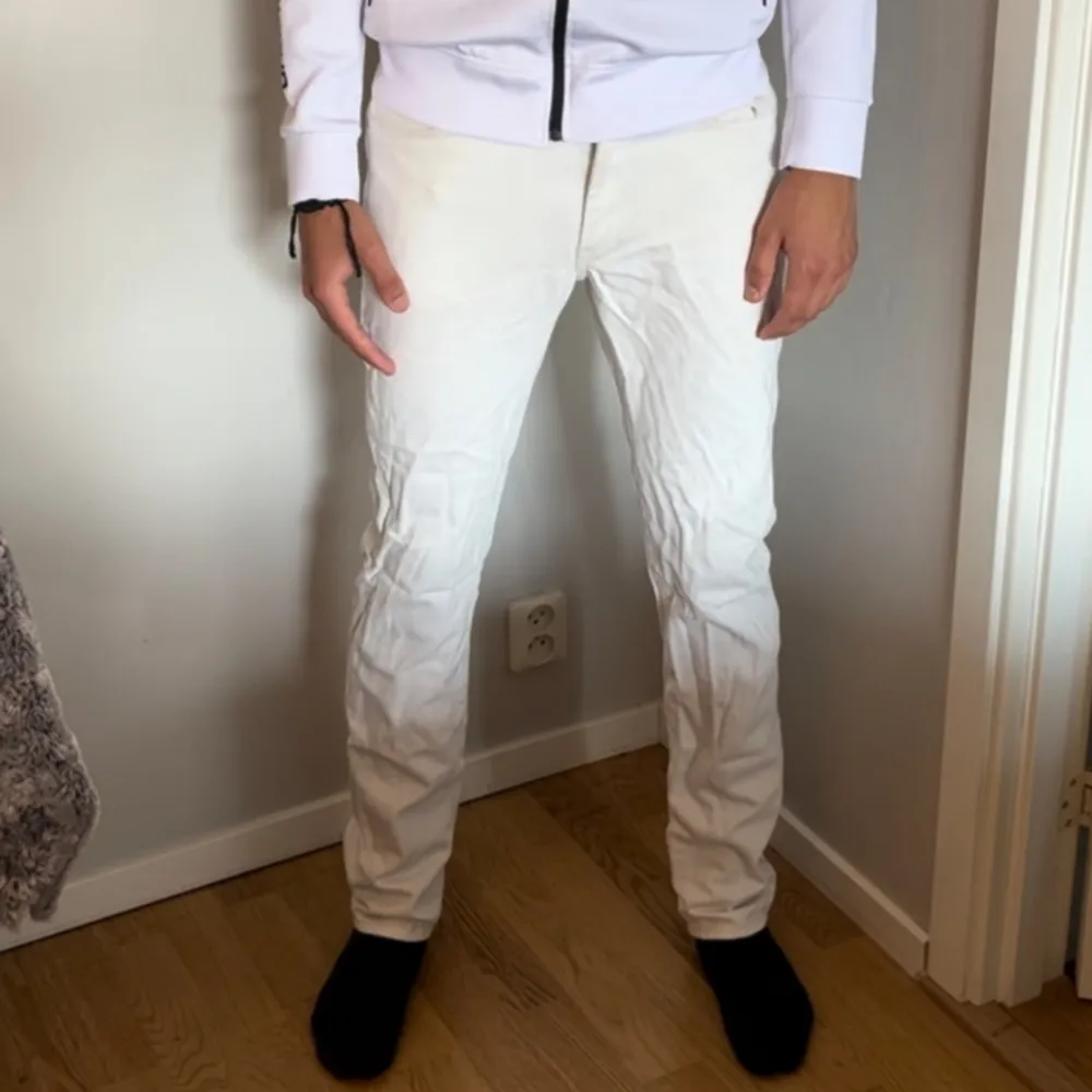 Säljer dessa feta Lacoste jeans då de är för små för mig.. Jeans & Byxor.