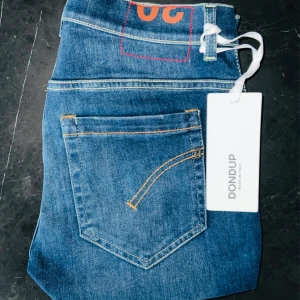 Dondup Jeans  - Vi säljer nu dessa feta dondups  Storlek: W31 Pris: 1199:- Skick: 9/10 Hör av er vid frågor eller funderingar!