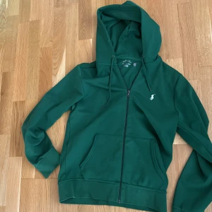 Polo hoodie - 9/10  Skriv vid frågor eller intresse 