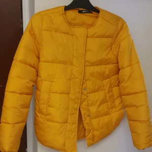 Höstjacka 34 - En höstjacka ifrån gina.  Strl 34 Hittar inget att anmärka på