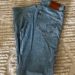 Levis 501 - Varan är i mycket bra skick  L32  Regular fit 