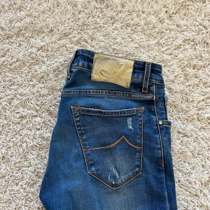 Jacob Cohen jeans - Riktigt snygga, handsydda Jacob Cohen jeans i storlek 31! 