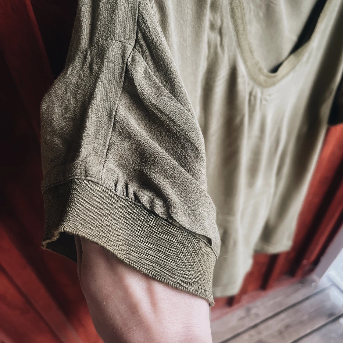 Olivgrön topp från Ellos - 92