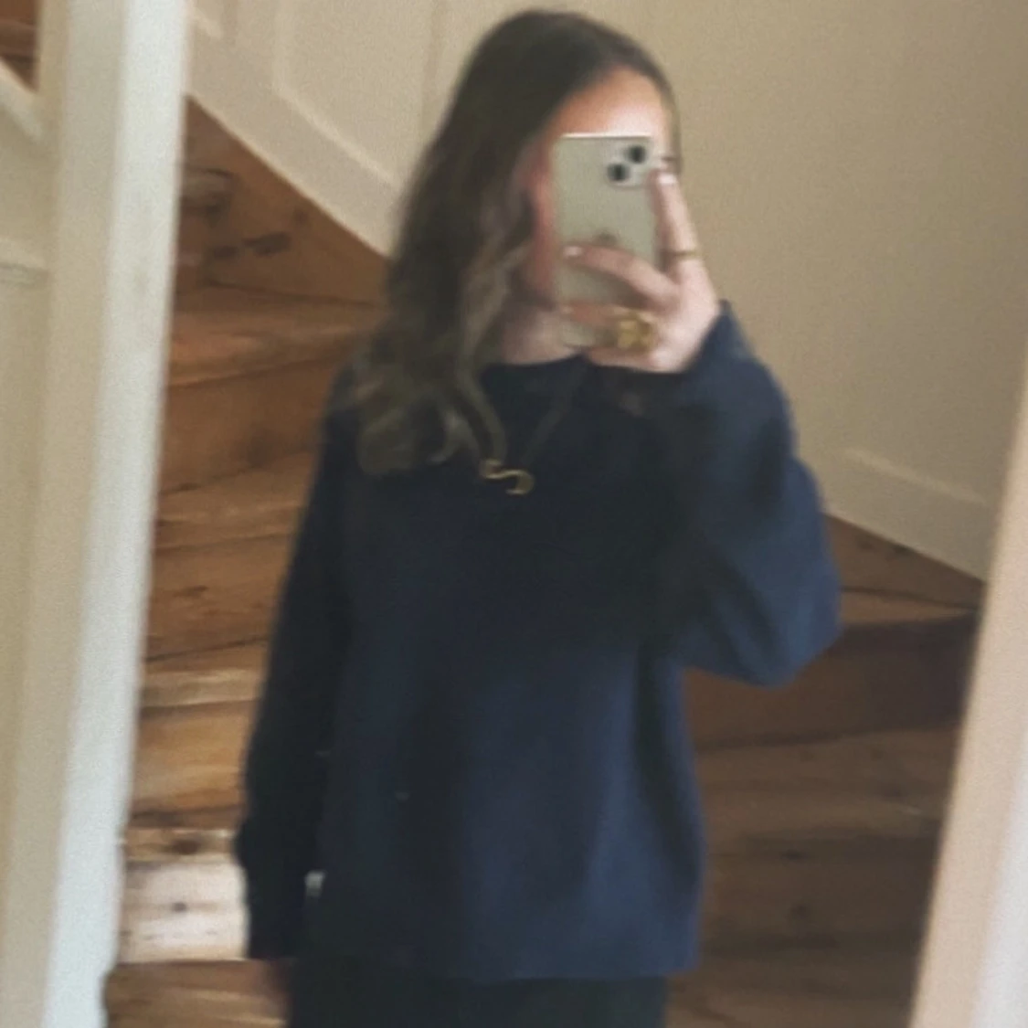 Stickat marinblå tröja - 90