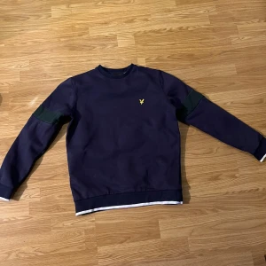 Lyle&scott sweatshirt  - Skick 9/10 sparsamt använd. Hör av er vid minsta fundering 