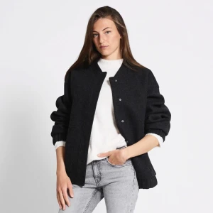 Bomberjacka  - Säljer denna snygga jacka från lager 157 då den ej kommer till användning. Den är helt ny och endast använd en gång. Hör av er vid intresse eller ev frågor!☺️