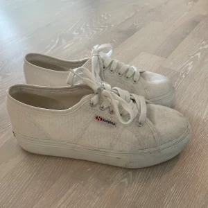 Vita sneakers - Vita snygga sneakers🙌