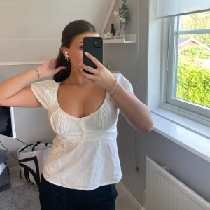 Topp  - En topp från Brandy Melville, knappt använd😍