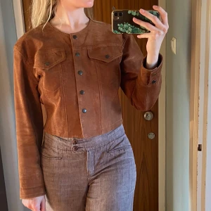Jacka - Superfin vintage mockajacka, riktig 70s känsla! Har för många jackor så säljer. Storlek S men passar nog en M också!
