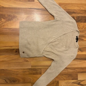 Tröja  - Fin höstlig tröja, passar på M, 40. 