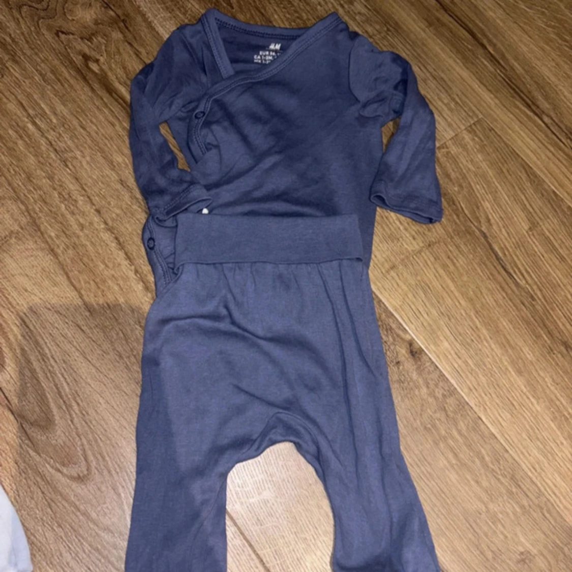 Tvådelade babyset i vitt och blått - 90