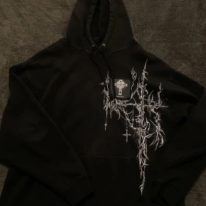 Självgjord zip tröja  - Har målat den själv med speciella färger för kläder så print kommer inte att gå bort när man tvättar. 