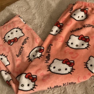 Hello Kitty mjukisar - Säljer dessa pgrnd av att bytt stil och ej kommer till användning pris kan alltid diskuteras!