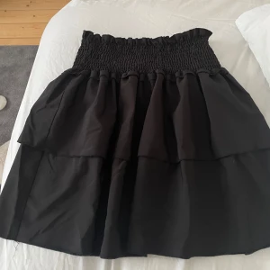 Volang kjol - En svart volangkjol från shein i storlek s ❤️endast använd några gånger