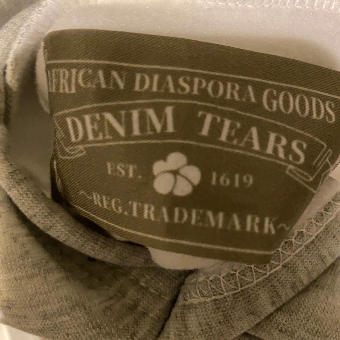 Grå hoodie med blommönster från Denim Tears - 91