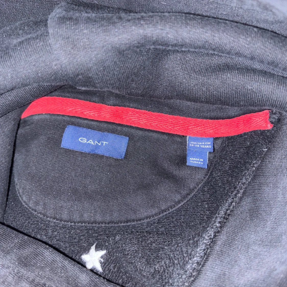 Svart hoodie från GANT - 91