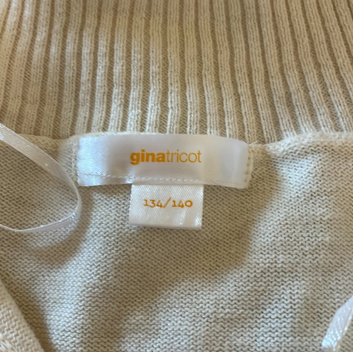 Vit och svart randig tröja från Gina Tricot - 1