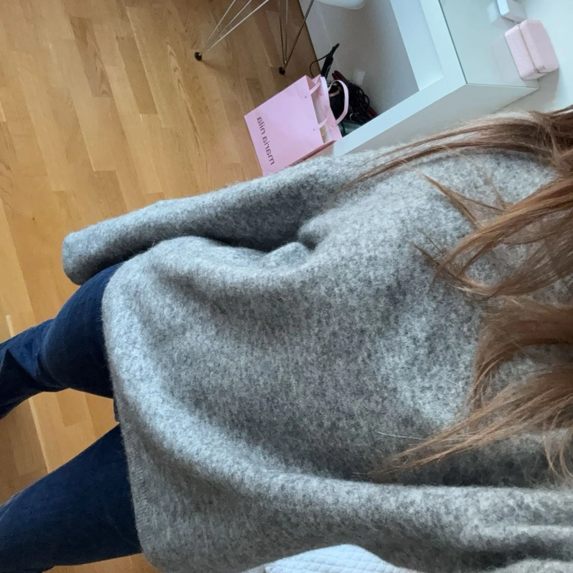 Grå stickad tröja - 2