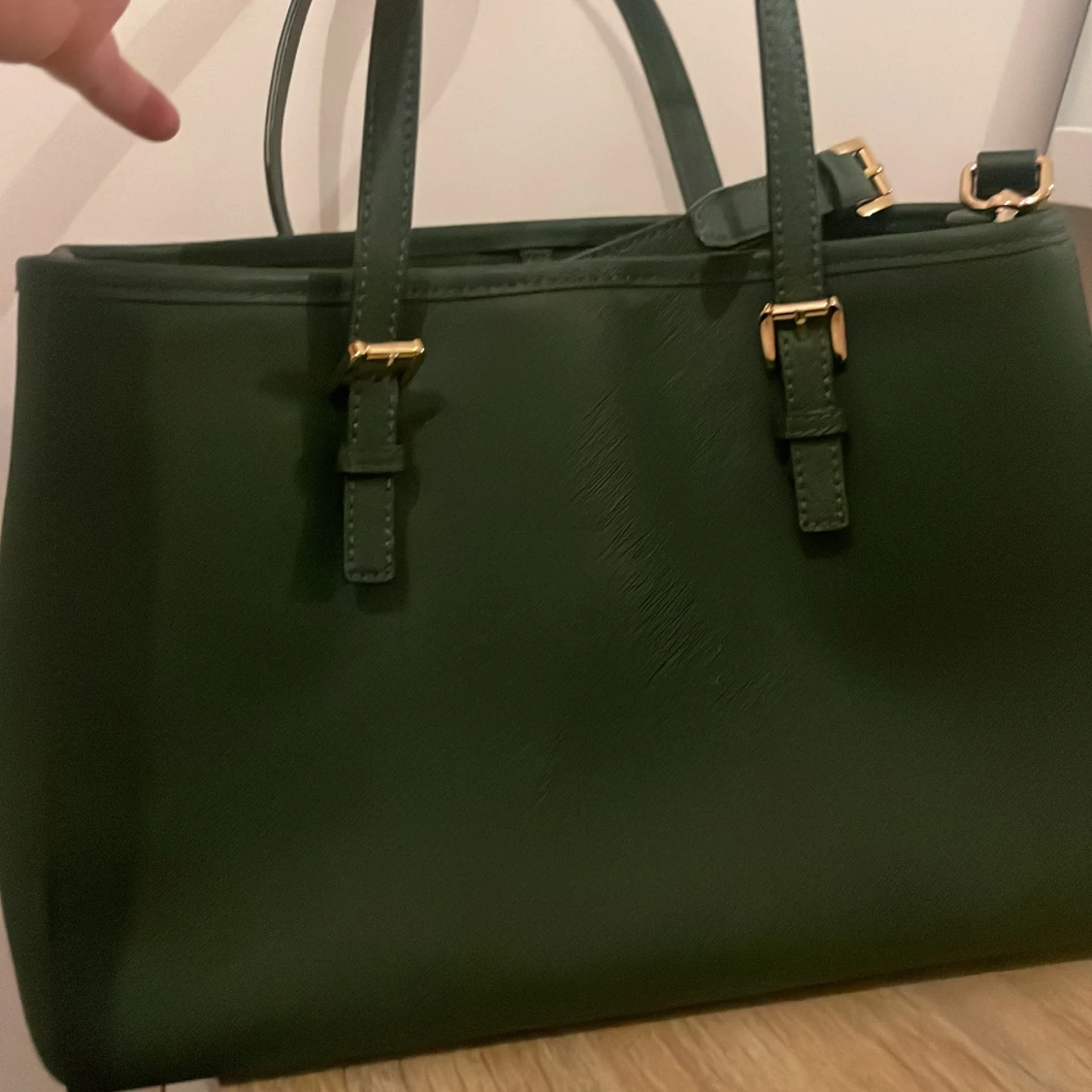 Grön handväska från Michael Kors - 90