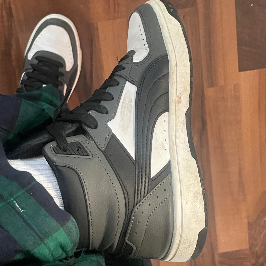 Svartvita sneakers från Puma - 91