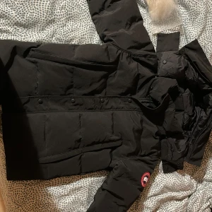 Canada Goose Wyndham Parka Jacka - Brand new Canada Goose Wyndham Parka, size S, i got the wrong size, accept trades 