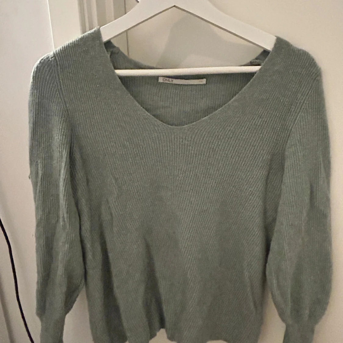 Grå ribbad tröja från ONLY