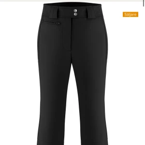Skidbyxor  - Svarta utsvängda poivre blanc skidbyxor, säljs nypris för 1700, säljer för 600, passar en 36:a eller storlek S.