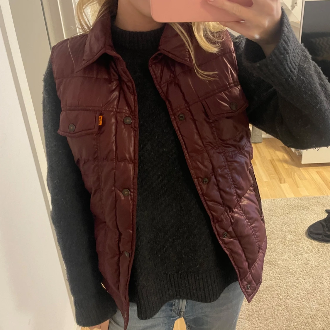 Vinröd quiltad väst - 91
