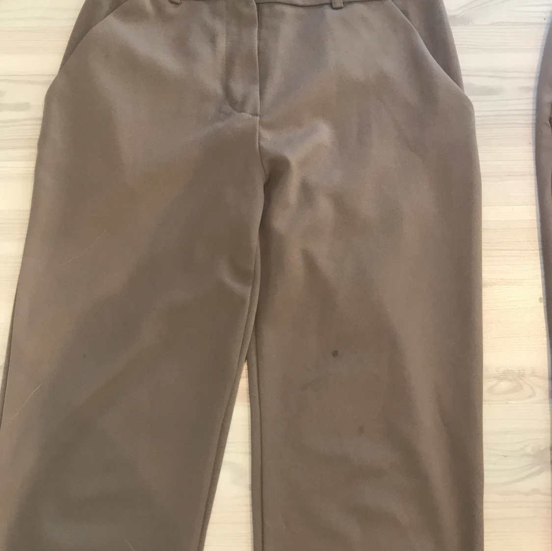 2 par Bruna kostymbyxor - 93