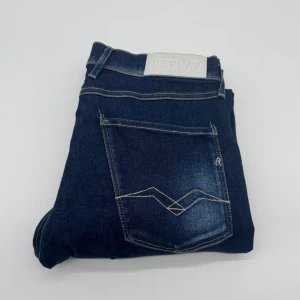 REPLAY ANBASS JEANS  - Replay anbass jeans - Slim fit passform - Storlek W32/L32 - Nypris runt 1800kr -  Deluxecloset