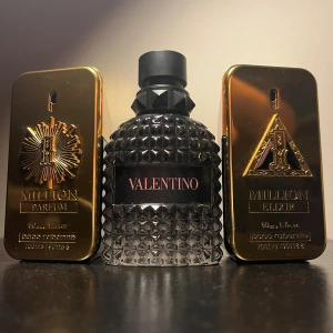1 million elixir, 1 million le parfum, Valentino born in Roma Eau de toilette. - 1 Million Elixir: ca 15/50ml kvar, nypris 750kr, mitt pris 200kr. 1 million Le parfum: ca 30/50ml kvar, nypris 650kr, mitt pris 250kr. Valentino born in rome (såld): ca 15/50ml kvar, nypris 620kr, mitt pris 150kr. Ifall du köper alla 3 samtidigt så får du det för 500kr alltså 100kr billigare. 