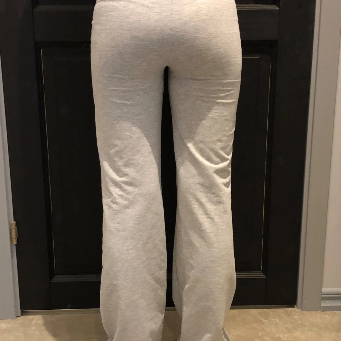 Grå mjukisbyxor med snörning - 90