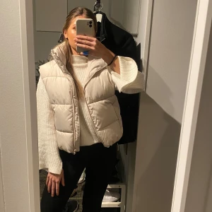 Beige väst - Använd fåtal gånger. Inga defekter! 💕