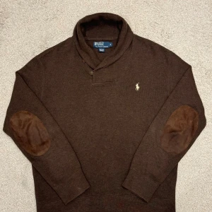 Brun Tröja från Ralph Lauren - Märke: Ralph Lauren Storlek: S Färg: Brun Skick: Mycket bra 