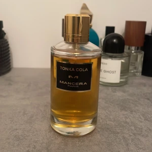 Mancera Tonka Cola  - Mancera 120 ml ca 110 ml kvar, bedöm själv. Perfekt nu till vinter och våren. Har förvarats svalt o mörkt och har full prestanda. Orderkvitto kan visas up i dm.